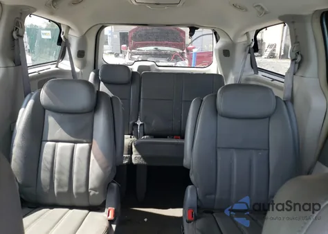 2009 Chrysler Town & Country Touring из США, поврежденный, VIN 2A8HR54109R609738